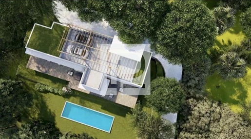 Magnificent new contemporary villa close to all amenities