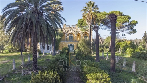 Historic villa for sale in Puglia with garden and olive grove