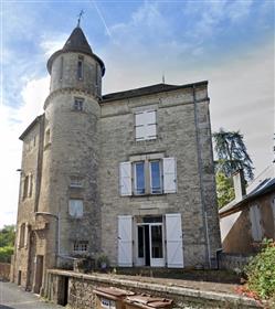 For investor: Nord Lot, 15' from Brive, large building of character offering 3 independent apartmen