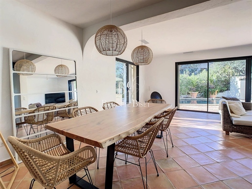Prachtige gerenoveerde Provençaalse villa te koop in Sainte Maxime