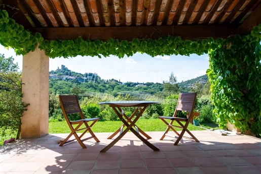 Charming villa with splendid views - calm location, close to the centre & the beaches!