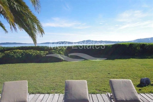 Grimaud: Property just in front of the white sandy beaches...