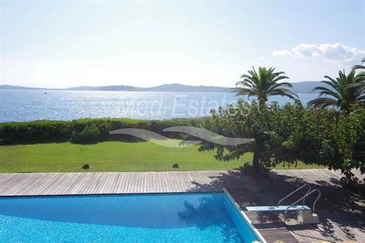 Grimaud: Property just in front of the white sandy beaches...