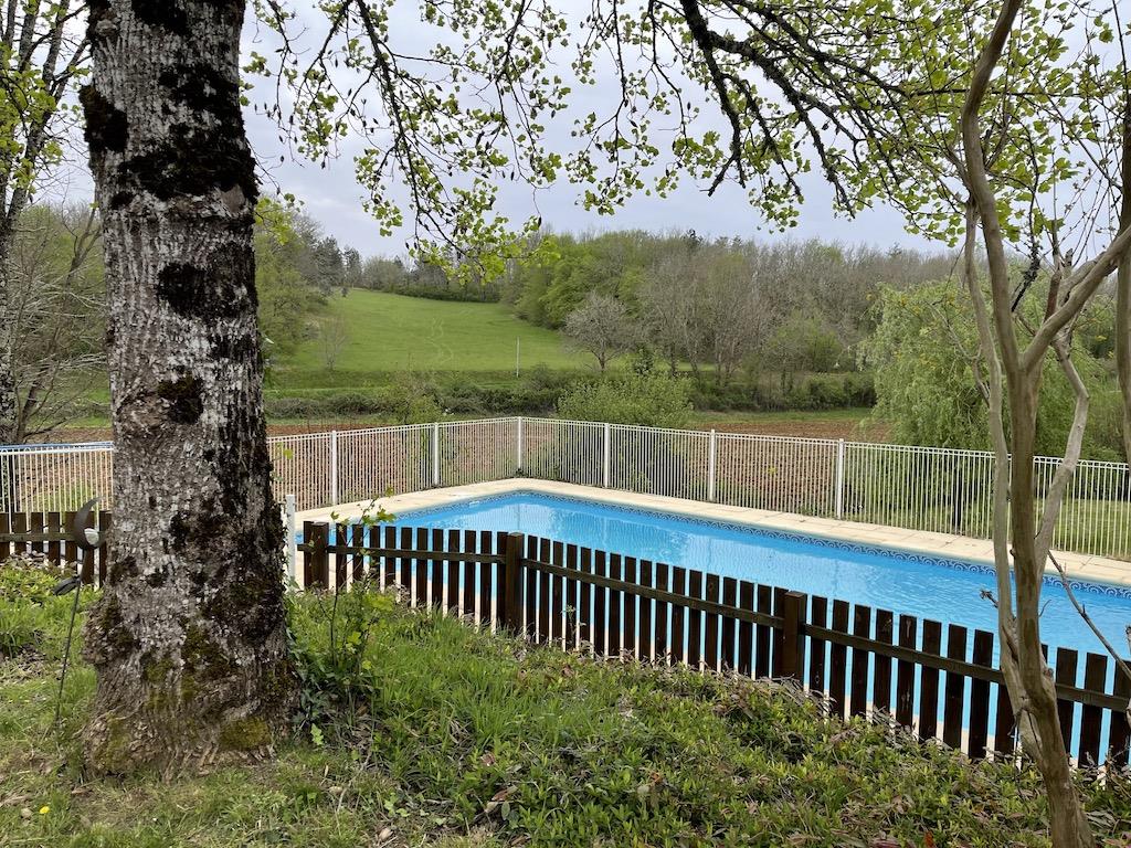 Carefully restored cottage with swimming pool and garden  near Limeuil, Dordogne