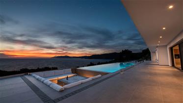 A Luxury Villa with Stunning Sunset 