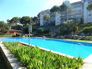Tamariu, Equipped Apartment with garage space, community garden and pool