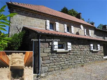Renovated hamlet house, 130m² of living space, 2 bedrooms (+potential) and a large mezzanine space,