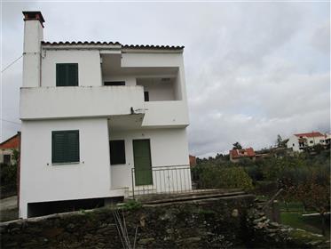 Villa de 2 étages avec terrasse