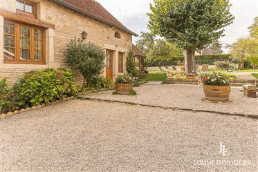 Exclusivity 2021 -Beautiful Burgundian property - 12km from Dijon