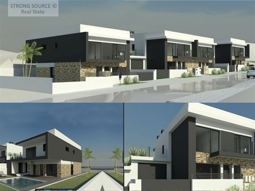 3 bedroom / 4 bedroom townhouse (project approved) Sobreda da Caparica, with garage and swimming poo