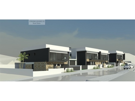 3 bedroom / 4 bedroom townhouse (project approved) Sobreda da Caparica, with garage and swimming poo