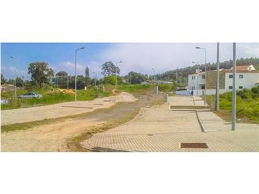 Terreno urbano com cerca de 3,5 hectares localizado em Setúbal com vistas para o Rio Sado desde o Pa