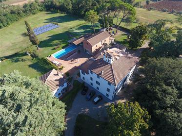 Villa storica con piscina vicino ad Arezzo