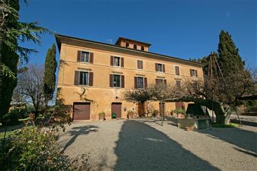 Villa historique en vente à Castiglione del Lago, en Ombrie.