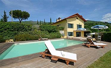 Villa de luxe à vendre à Reggello en Toscane.