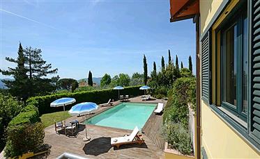 Villa de luxe à vendre à Reggello en Toscane.