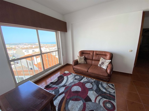 Spacieux Appartement d'une Chambre avec une vue Incroyable sur la plage de Meia Praia et sur la Vill