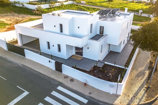 Geheel Nieuwe Eigentijdse Villa T4 In Lagos Ideaal Gelegen Dichtbij Het Centrum En Stranden