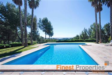 Ref.: 7199  Traumhafte #Luxusvilla auf einem 10.000 m² großen und flachen Gartengrundstück mit #atem