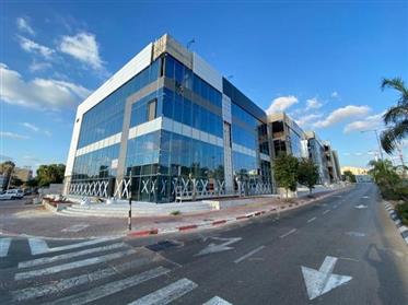 Nouveau et prestigieux bureau à louer à Rishon Lezion