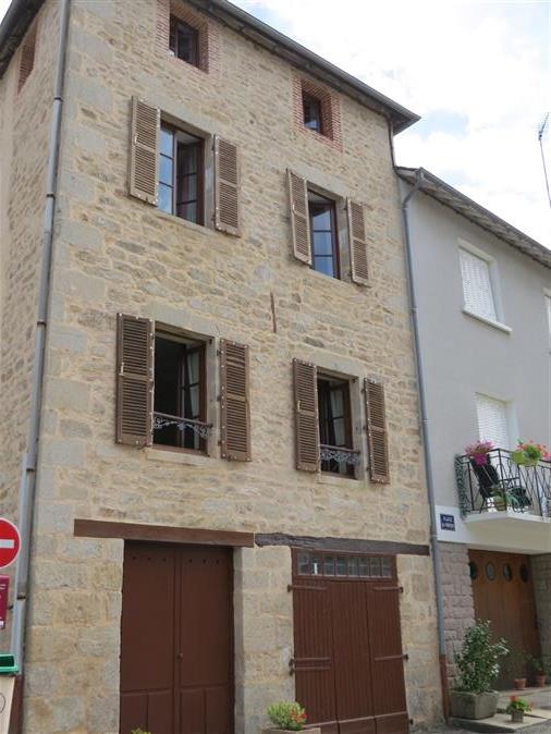 80,000 euro -Offers    sympathetically renovated, 4 bedroom townhouse  