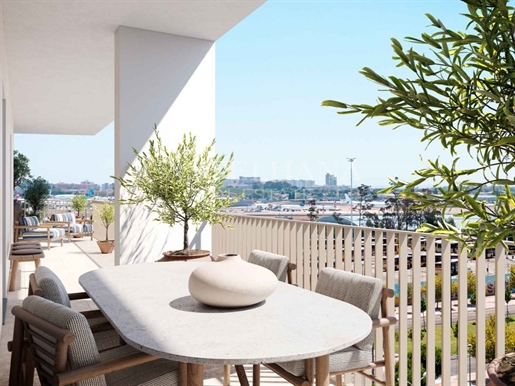 3 bedroom apartment with balcony and parking in new development, Lisbon
