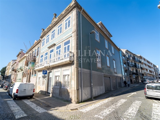 Building - Historic Area - Downtown Porto