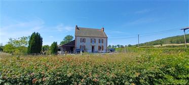 A vendre dans la Creuse, région Limousin, près d'Ahun, une maison de village habitable de suite avec