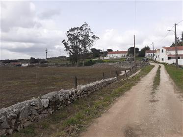 Building land in the heart of the protected landscape of the Serra do Montejunto.