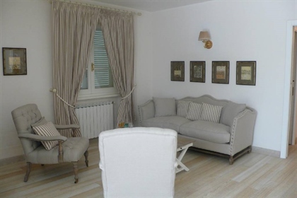 Villa individuelle à vendre à Forte dei Marmi, en bon ordre-Ref. V11413 Villa Fo