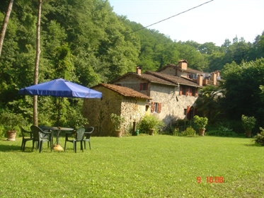 Colonica/Casale in vendita a Camaiore, in discreto stato - Rif. V 7409 borgo Toscano Lucca