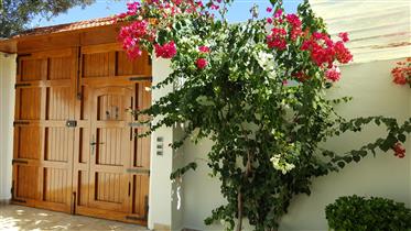 Beautiful charming property stroke pool, steam room, comfortable, fully equipped and furnished