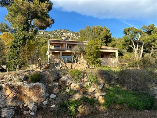 Provencal style villa a few minutes from the village of La Turbie and Monaco, quiet, south facing, s
