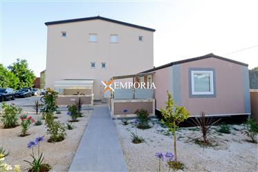 Beautiful house with eight apartments and two swimming pools in Privlaka, Zadar