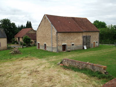French barn in approximately 1.75 acres