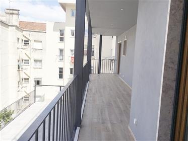 3 bedroom apartment in Lapa, Lisbon, with balcony