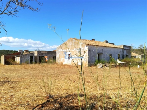 Großes Grundstück zu verkaufen, mit 2 Häusern zur Wiederherstellung von Loulé › Boliqueime