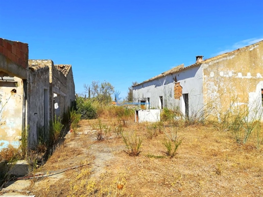 Grande terreno para venda, com 2 casas para recuperar Loulé - Boliqueime