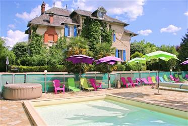 Για πώληση Chateau + 5 gîtes και επιχειρήσεις στην Dordogne