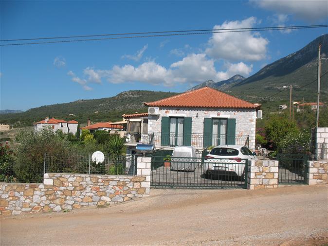 Bungalow For Sale in Neohori village, Stoupa, Peloponnese