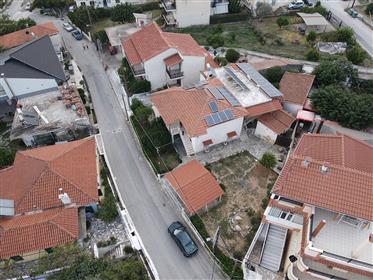 5 Bedrooms' Two-Storey Building With Solar Panels In Kamares Erineos