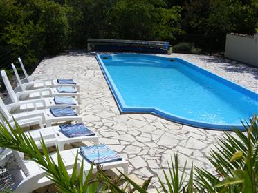 Villa avec piscine et vue magnifique
