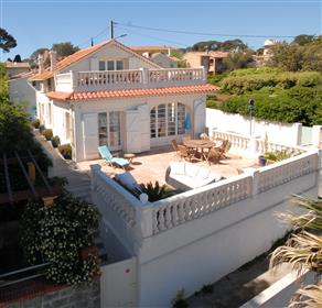 Seafront Villa with Guest House between Cannes and St Aygulf