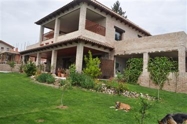 Country living only 35 minutes from centre of Madrid