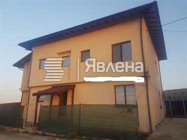 Двуетажна къща в София