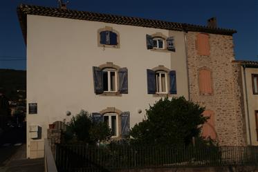 Maison divisée en 3 appartements à Couiza