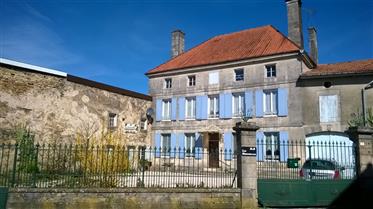 170,000 € - haute Marne - casa principal + 4 habitaciones.