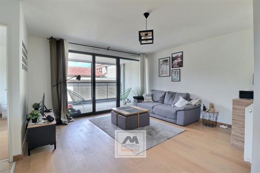 Bordeaux Saint-Martial / Les Chartrons district, for sale 2 bedroom apartment with terrace and parki